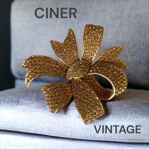 VINTAGE CINER GOLD FLOWER BOW RIBBON PIN BROOCH RHINESTONE CHRISTMAS GIFT
